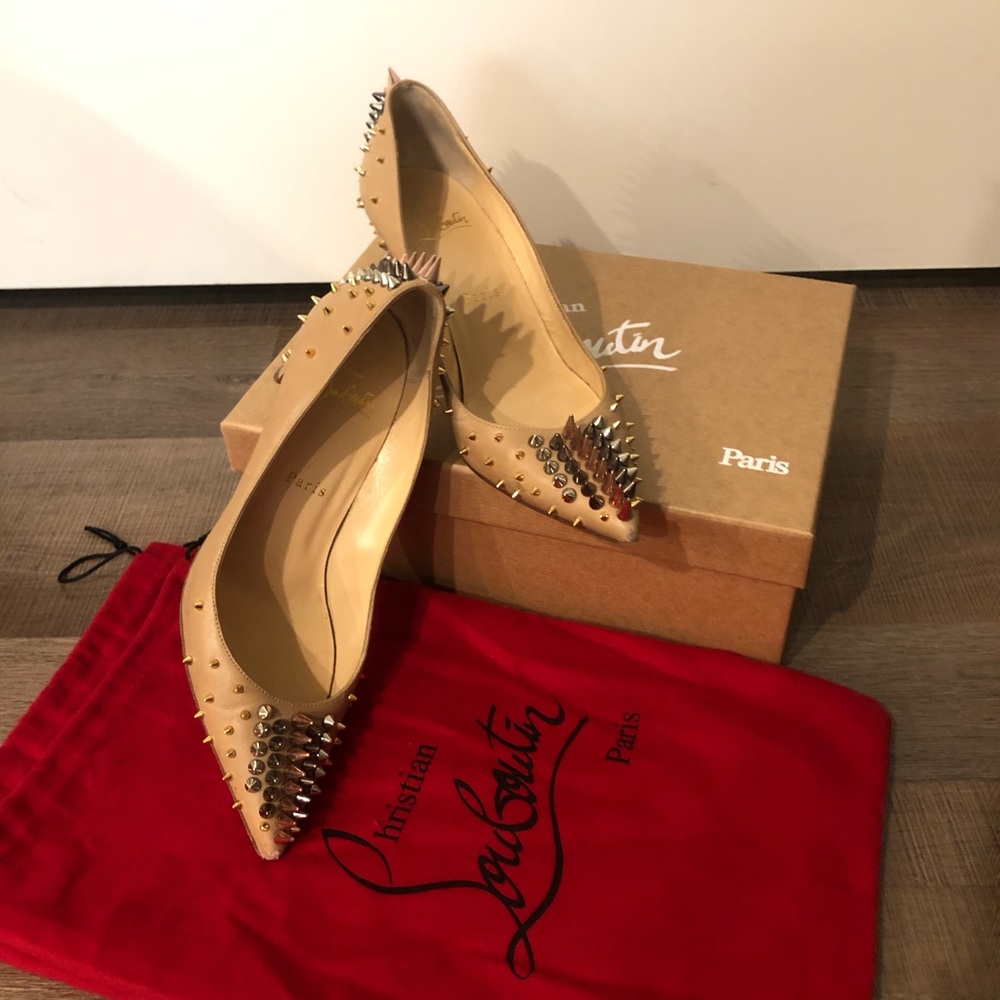 Christian Louboutin Nude 'goldopump'